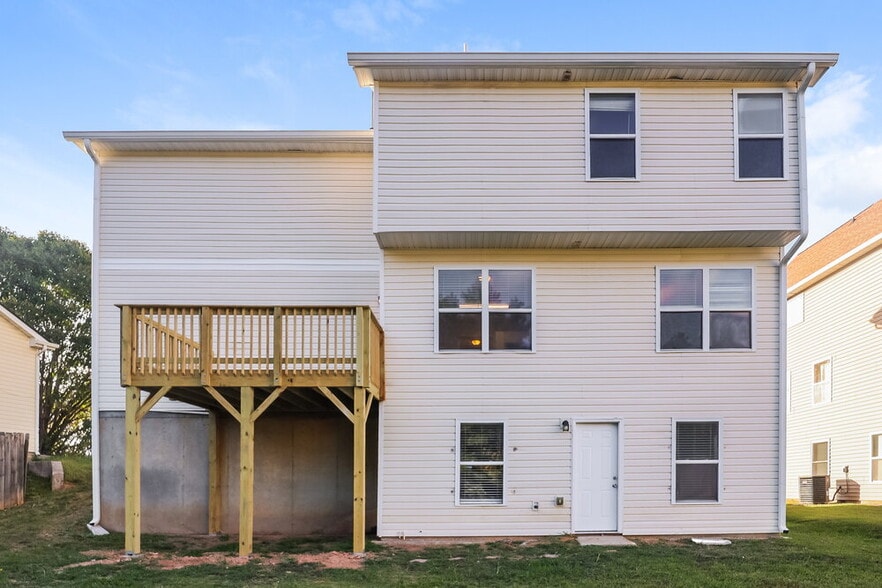 Building Photo - 310 Blue Sail Ln