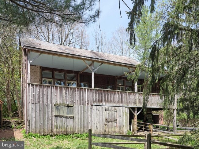 Building Photo - 196 Red Hill Rd