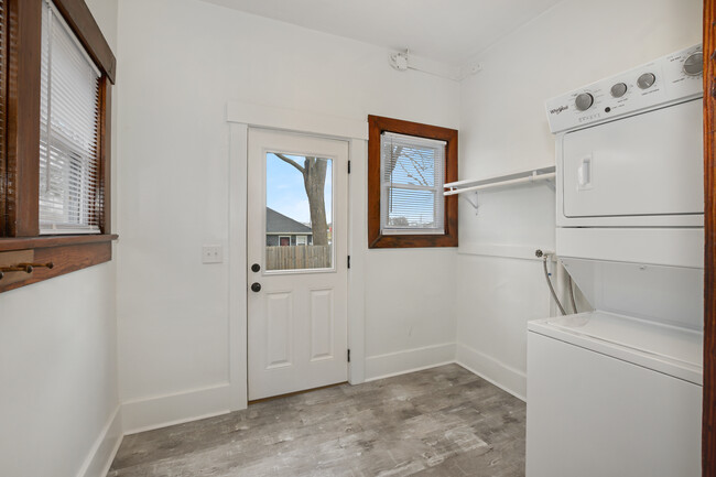 mud room & laundry - 21-23 E Water St