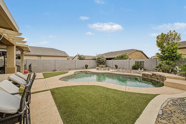 Building Photo - 18235 W Ida Ln