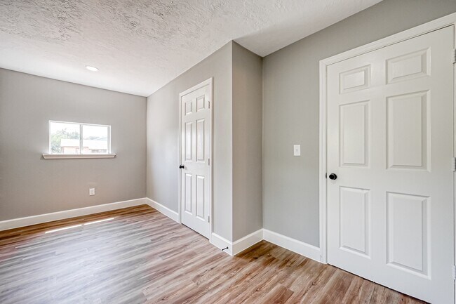 Building Photo - 6715 Victoria St