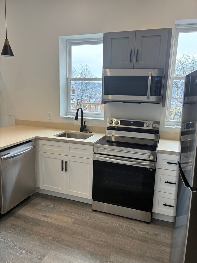 Building Photo - 1539 Lowrie St