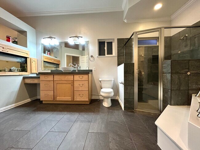 Building Photo - 1001 Pinzon St NW