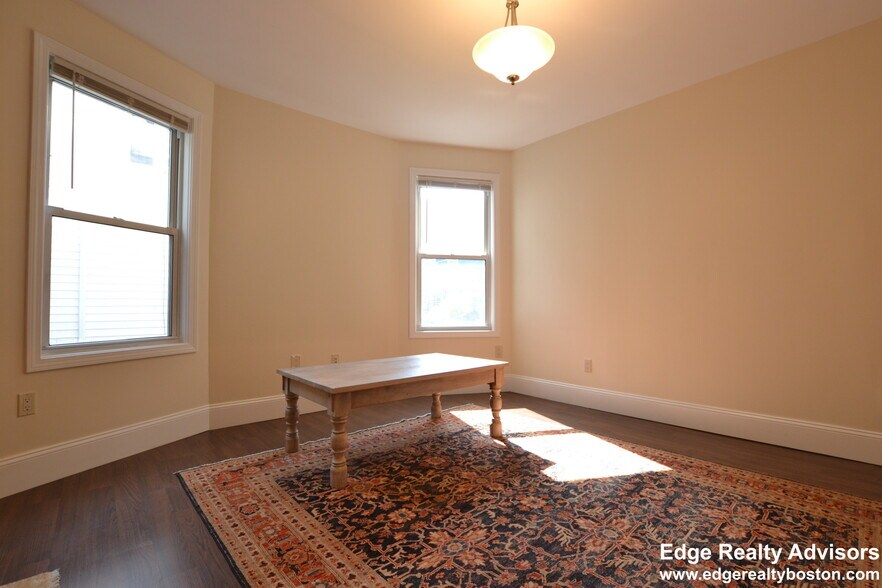 Building Photo - 17 Alcott St