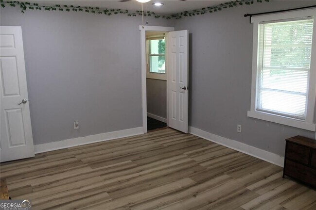 Building Photo - 4495 Kent Rd