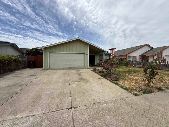 Building Photo - 8620 Tiogawoods Dr