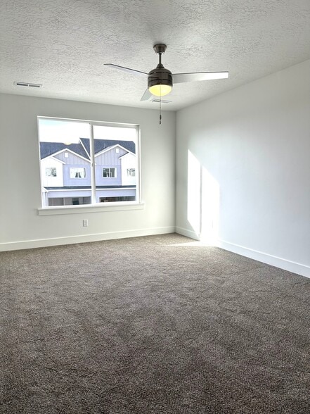 Building Photo - 718 N 160 E
