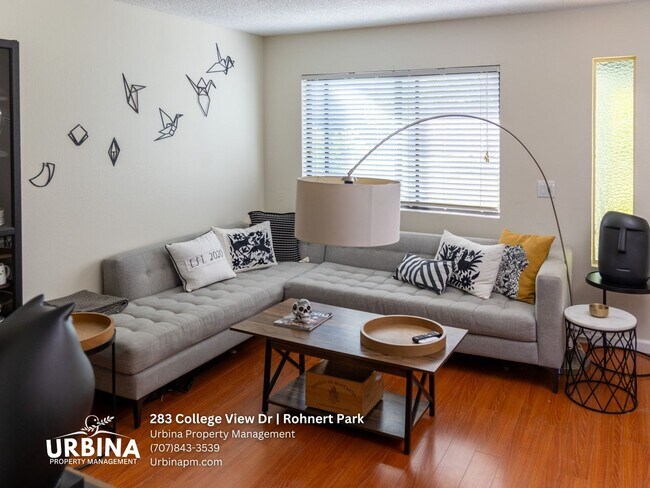Building Photo - Two Bedroom Townhouse with Private Patio and Community Pool