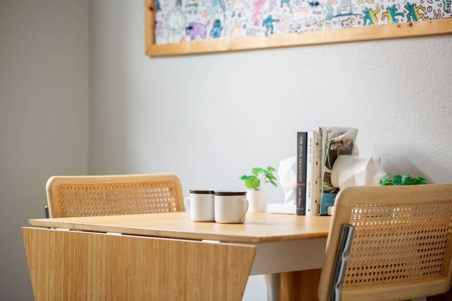 Building Photo - 203 W Magnolia Ave