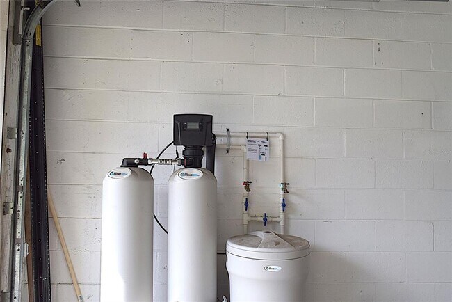 Building Photo - 2009 Branch Tree Ln