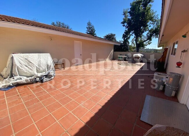 Building Photo - 30459 Rolling Hills Dr