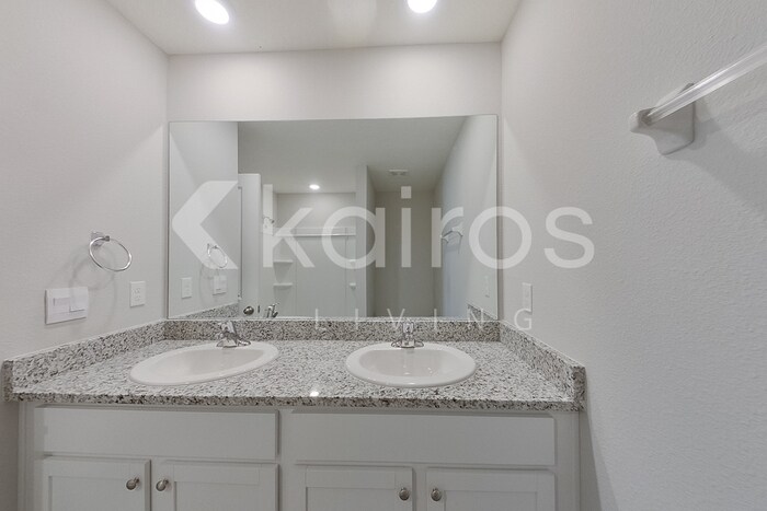 Building Photo - 4445 SW 85 Ln