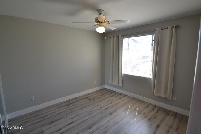 Building Photo - 5401 E Van Buren St