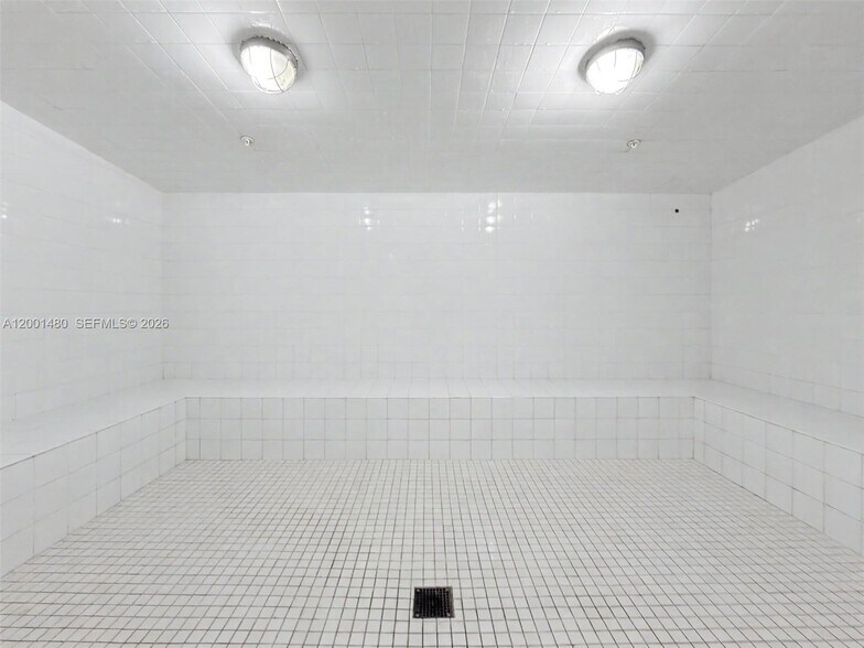 Building Photo - 2950 NE 188th St