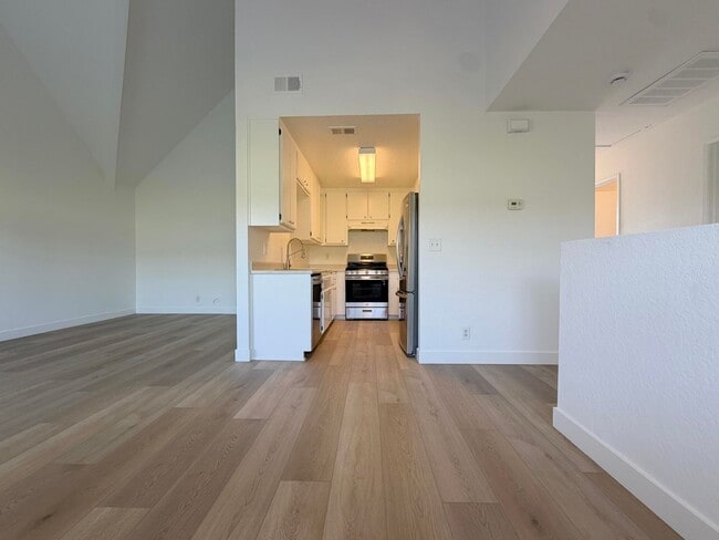 Building Photo - Alhambra Dr