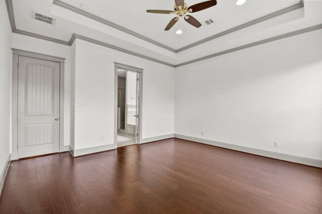 Building Photo - Timeless Elegance in Oak Forest: A Stylish...