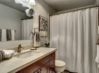 Building Photo - Beautiful 2 story Townhome in Juanita Kirk...