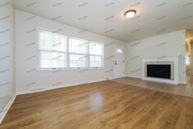 Building Photo - 8955 E 84 St