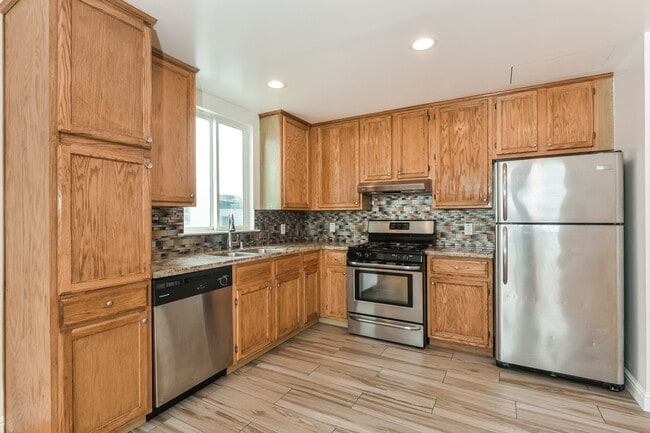 Building Photo - 10 Oxford St