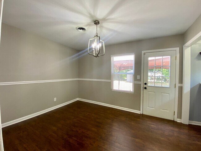 Building Photo - Clean and Updated rental in North Augusta