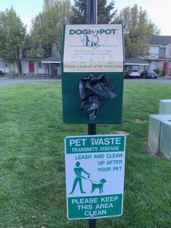 Building Photo - Pet Friendly Townhome in Provo