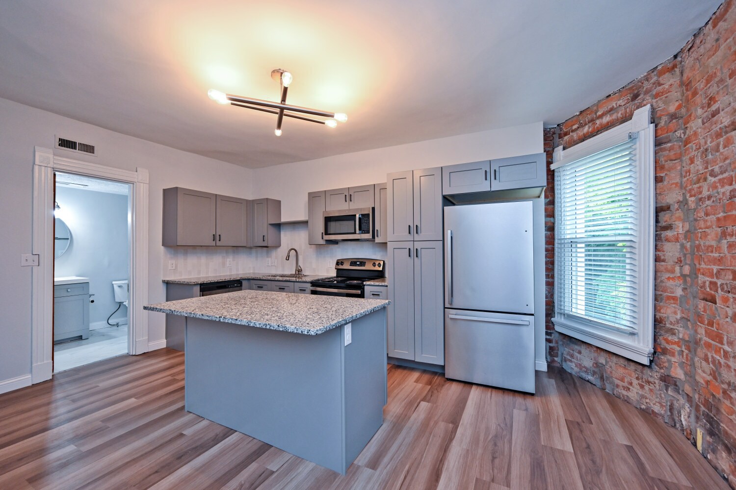 Building Photo - 2226 Kemper Ln