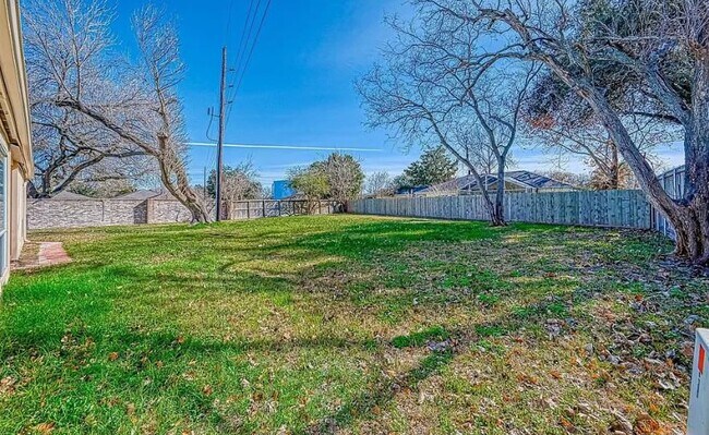 Building Photo - 3610 Vineyard Dr