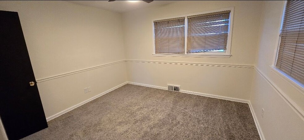 Building Photo - 18433 Fox