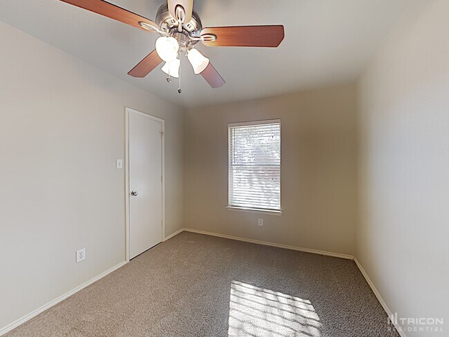 Building Photo - 1013 Meadowbend Dr