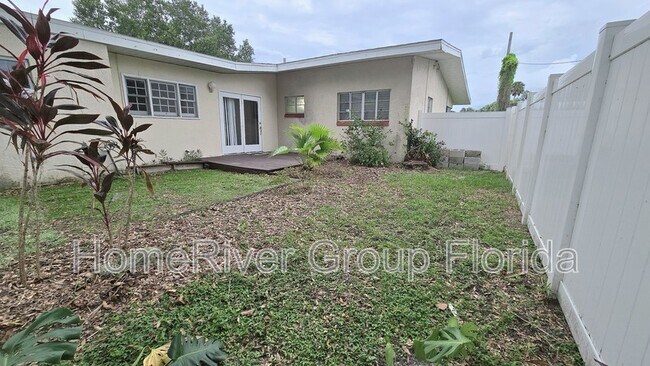 Building Photo - 1700 Aloma Ave