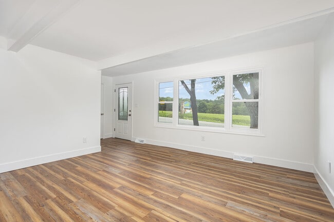 Building Photo - 1645 Roundtop Rd