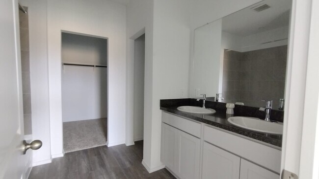 Building Photo - 24315 Saddlestone Green Dr