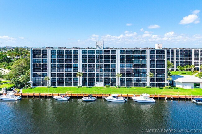 Building Photo - 1631 Riverview Rd