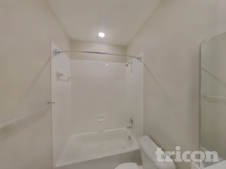 Building Photo - 1008 Faringdon Dr