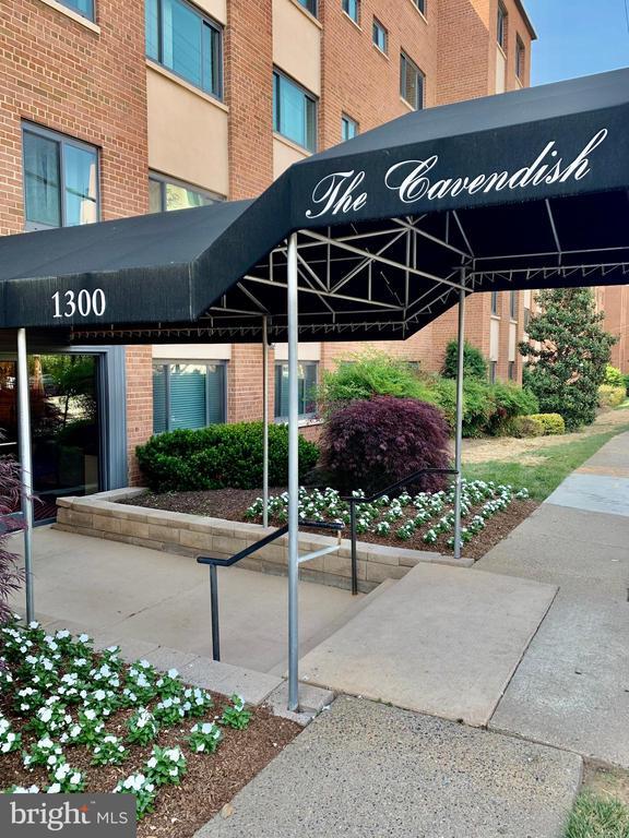 Building Photo - 1300 S Arlington Ridge Rd