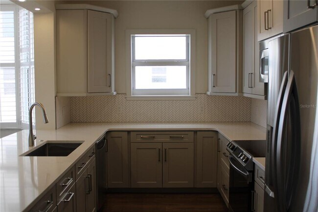Building Photo - 2825 Terra Ceia Bay Blvd
