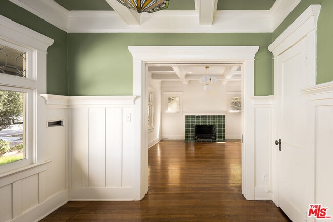 Building Photo - 2332 W 31st St