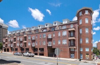Building Photo - Downtown City Living Spacious 1 bedroom 1 ...