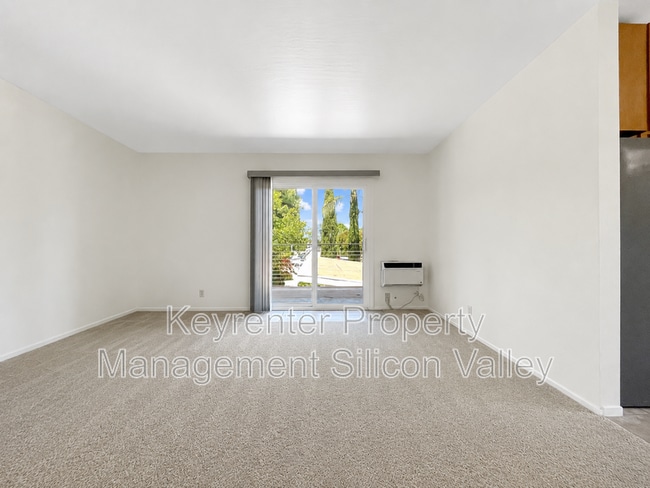 Building Photo - 923 Ravenscourt Ave