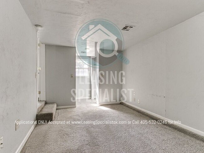 Building Photo - MOVE IN SPECIAL! Charming NW Oklahoma City...