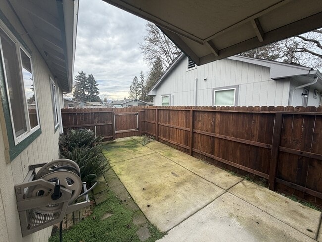 Building Photo - 1616 SW K St