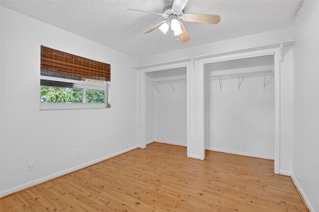 Building Photo - 111 SE 14th Pl