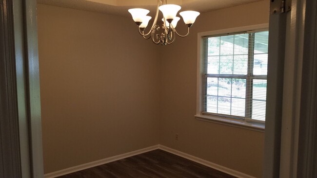 Building Photo - 3 Bedroom/2 Bath Home in North Lowndes