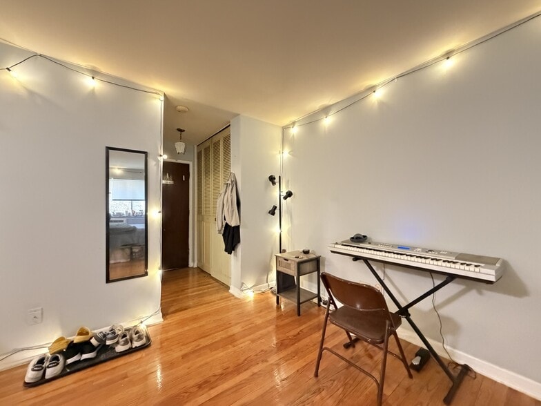 Building Photo - 2620 N Hampden Ct