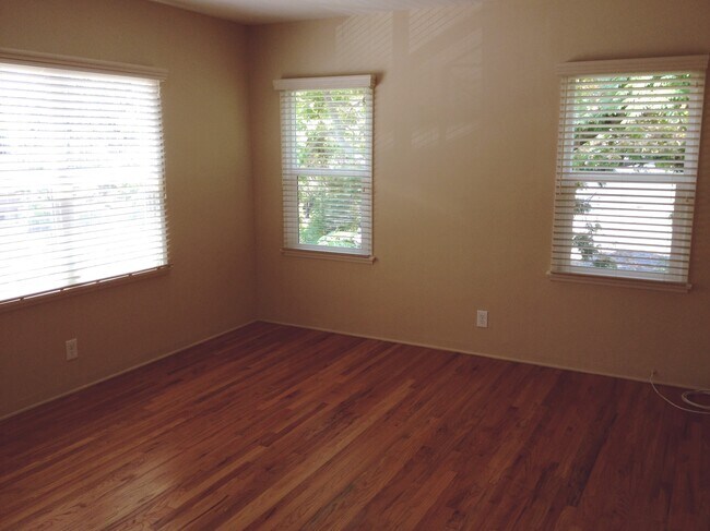 Building Photo - 1753 Silver Lake Blvd