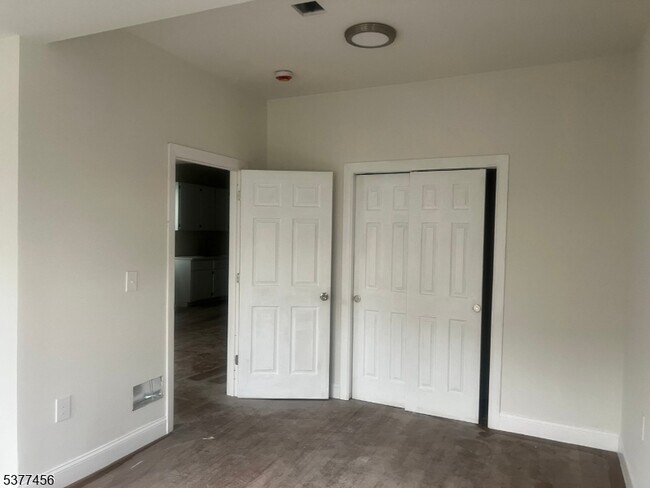 Building Photo - 146 Johnson Ave