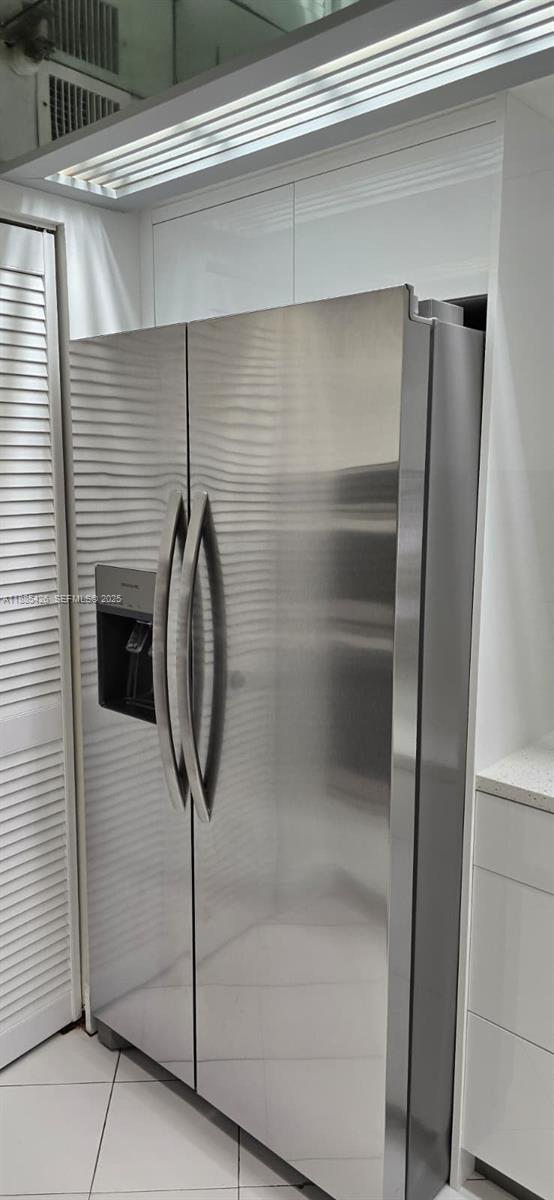 Building Photo - 2843 S Bayshore Dr