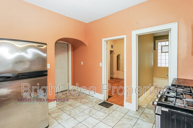 Building Photo - 3322 Clinton Ave