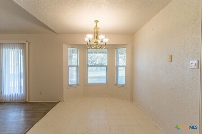 Building Photo - 4514 Hondo Dr