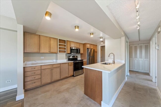 Building Photo - Stylish Imperial Plaza Condo in Prime Downtown Location